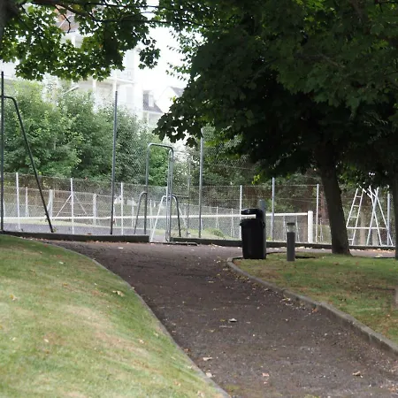 “塔马里斯”公寓