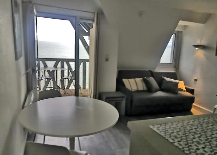 “塔马里斯”公寓 公寓 *