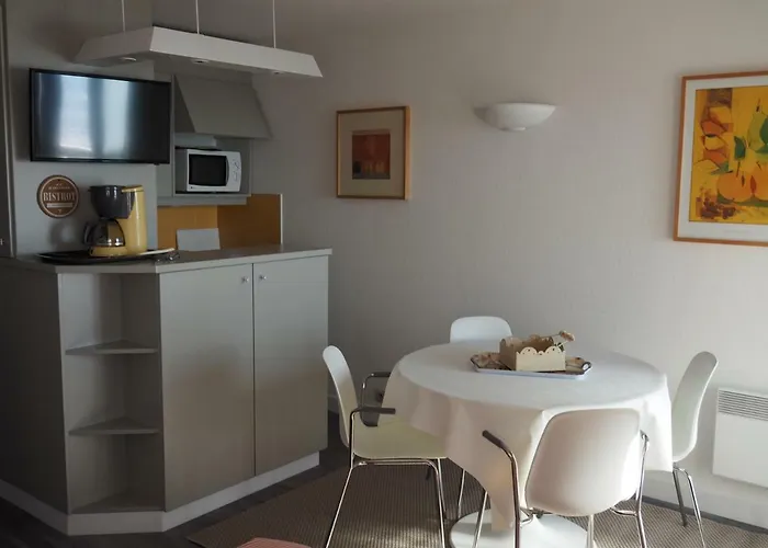 “塔马里斯”公寓 滨海图维列